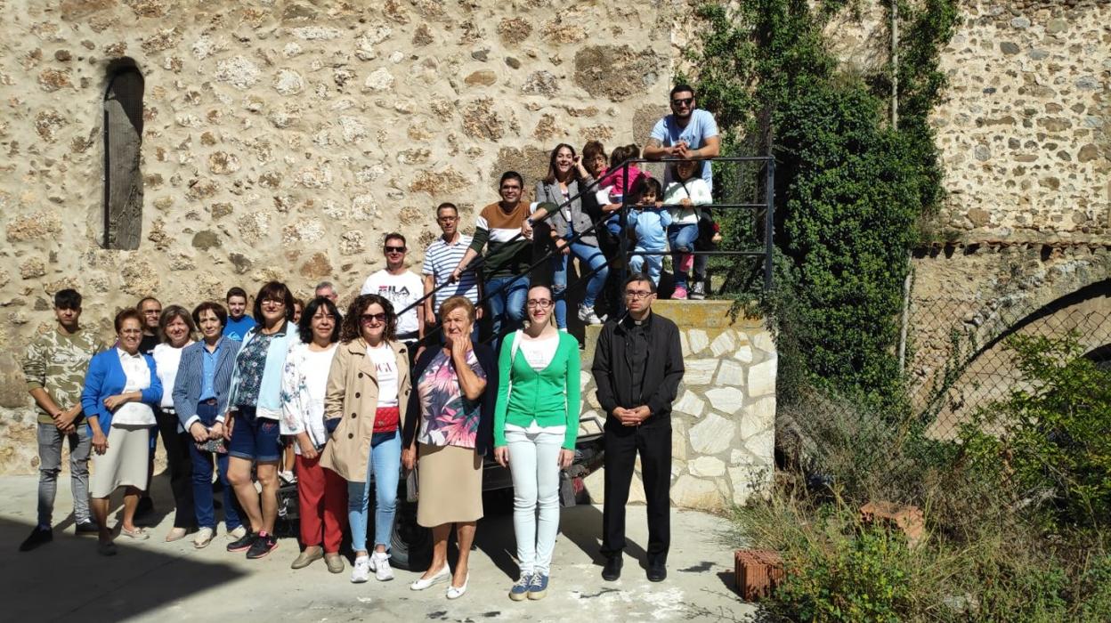 Algunos riojanos durante la visita a la iglesia y su torre