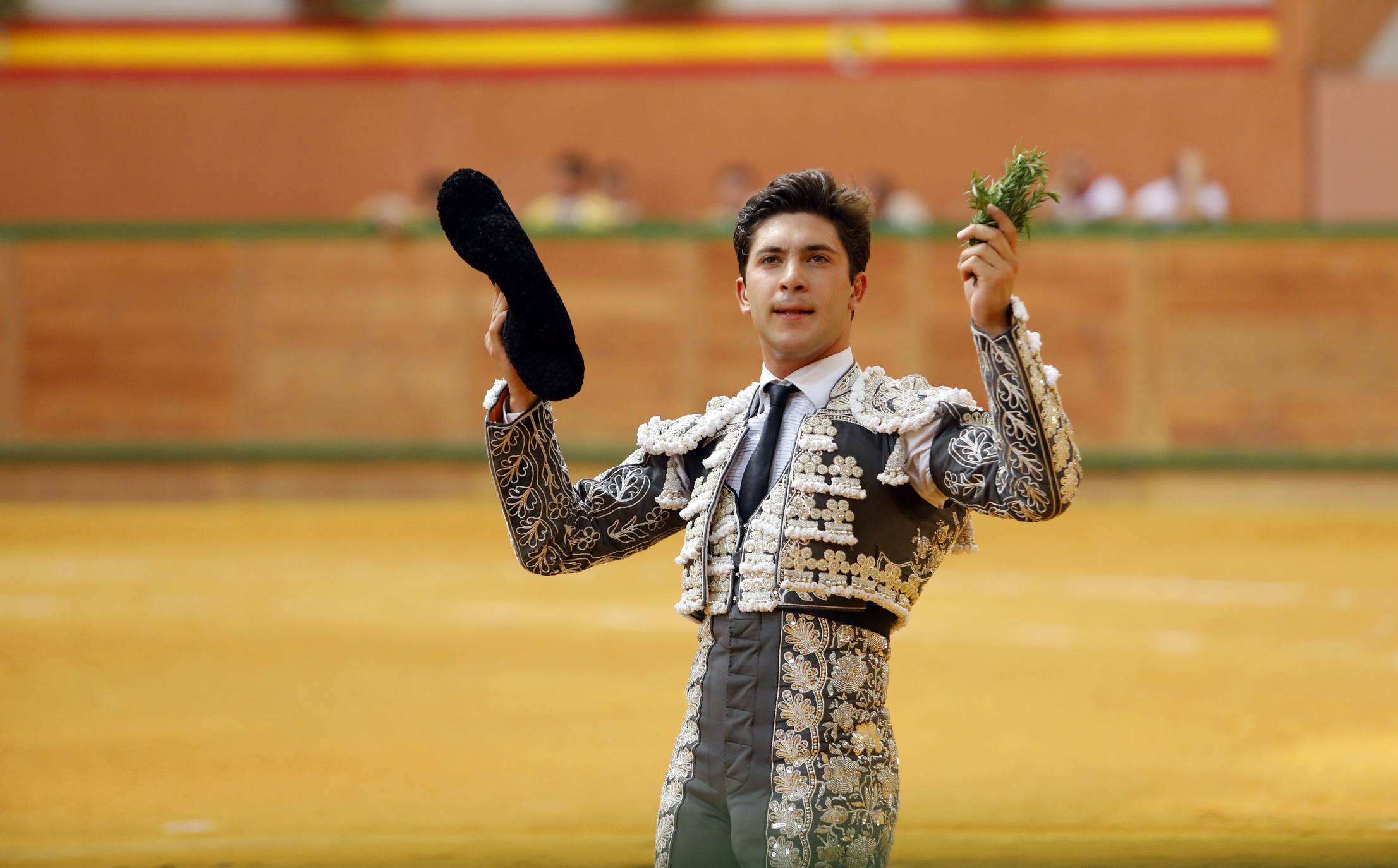 El novillero ha triunfado en la cuarta cita de la Feria del Zapato de Oro. 