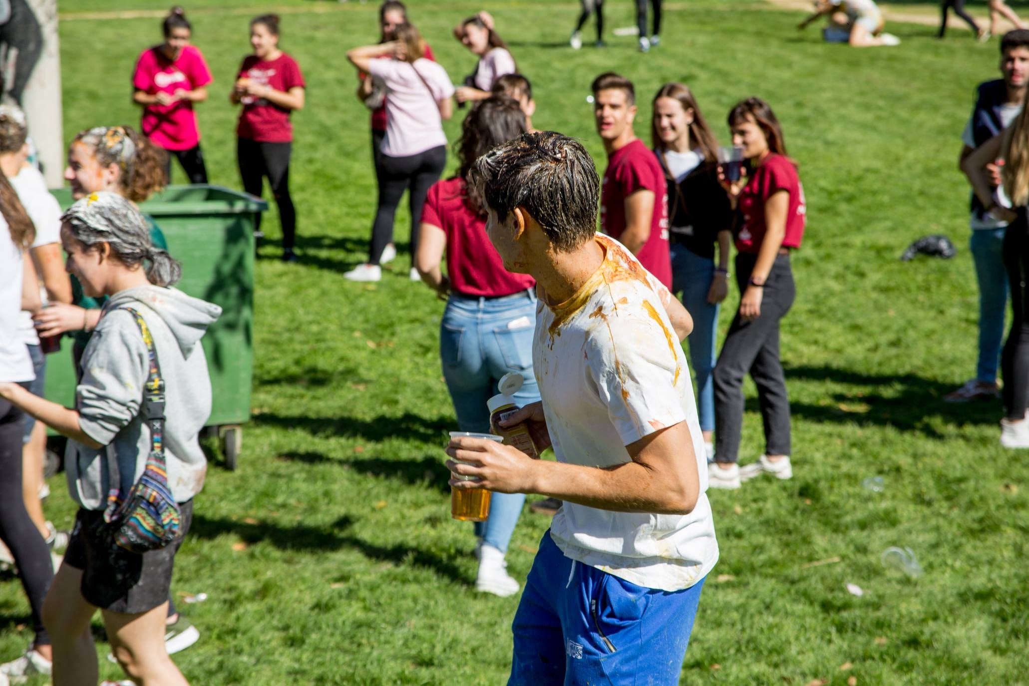 Los estudiantes de la Universidad de La Rioja celebran las novatadas