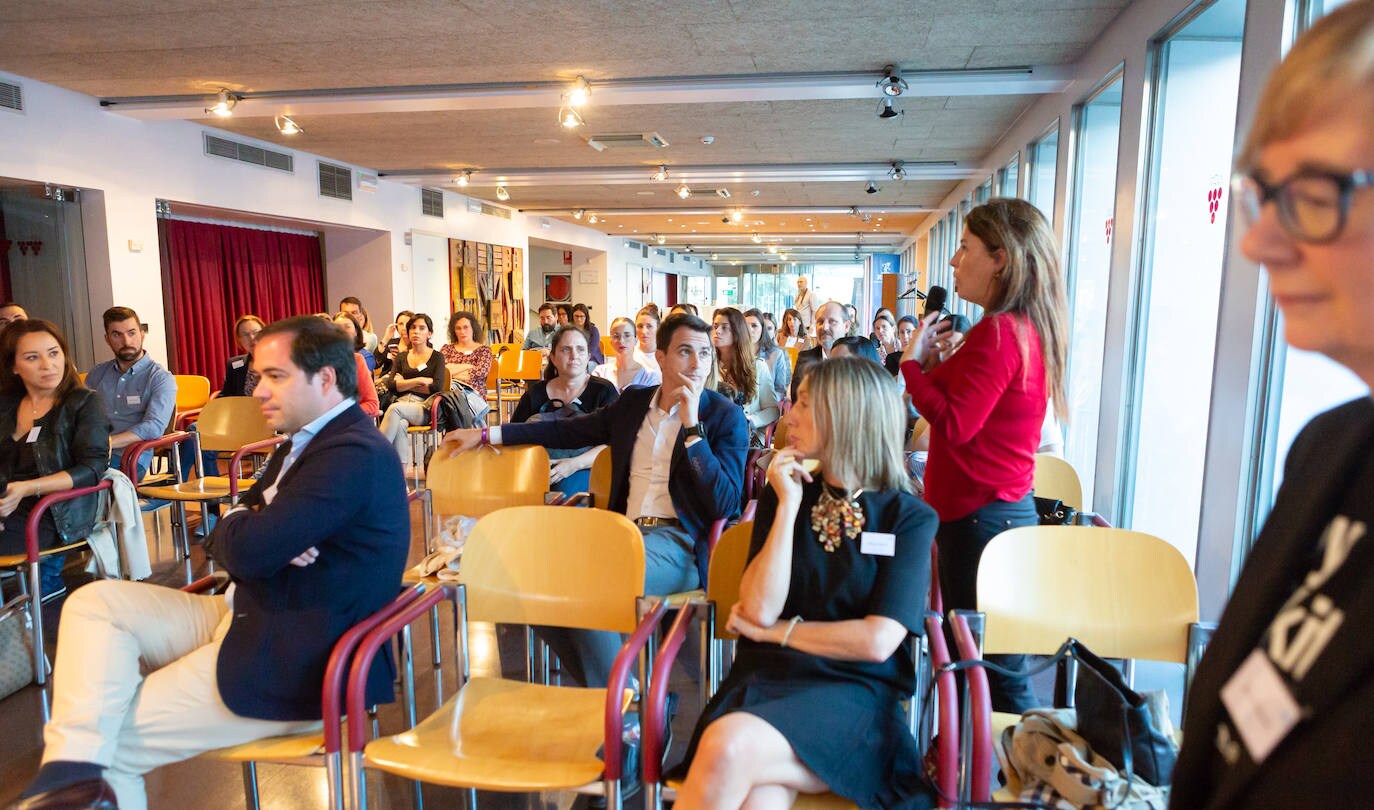 Un total de 55 bodegas y 12 especialistas se reunieron este jueves en el Consejo Regulador de La Rioja para fomentar la promoción de la oferta enoturística en la región