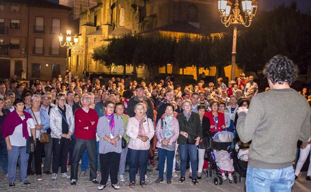 Un momento de la concentración celebrada en la plaza de España de Santo Domingo de la Calzada. 