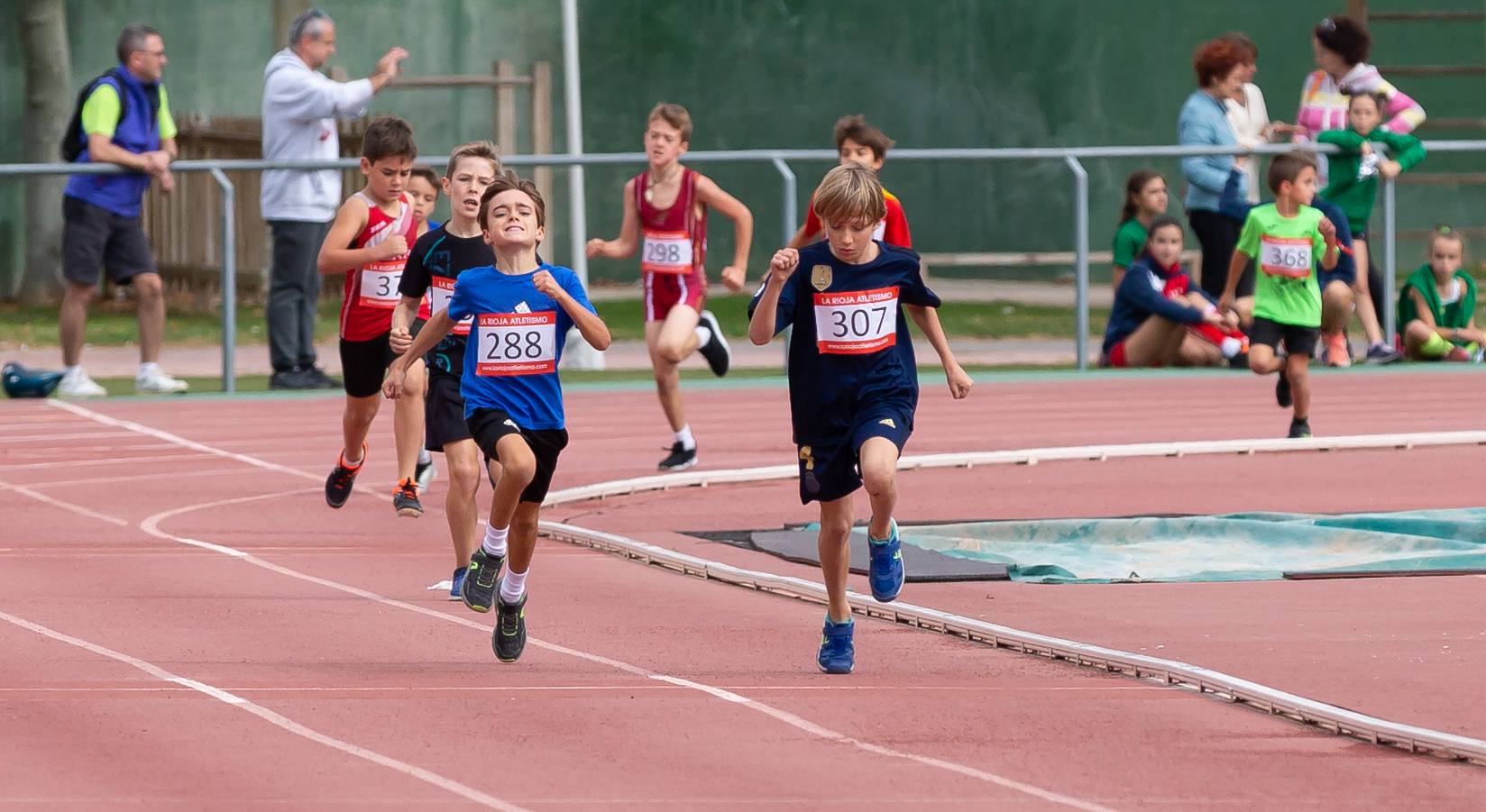 El 1.000 Popular en el Adarraga, la fiesta del atletismo 