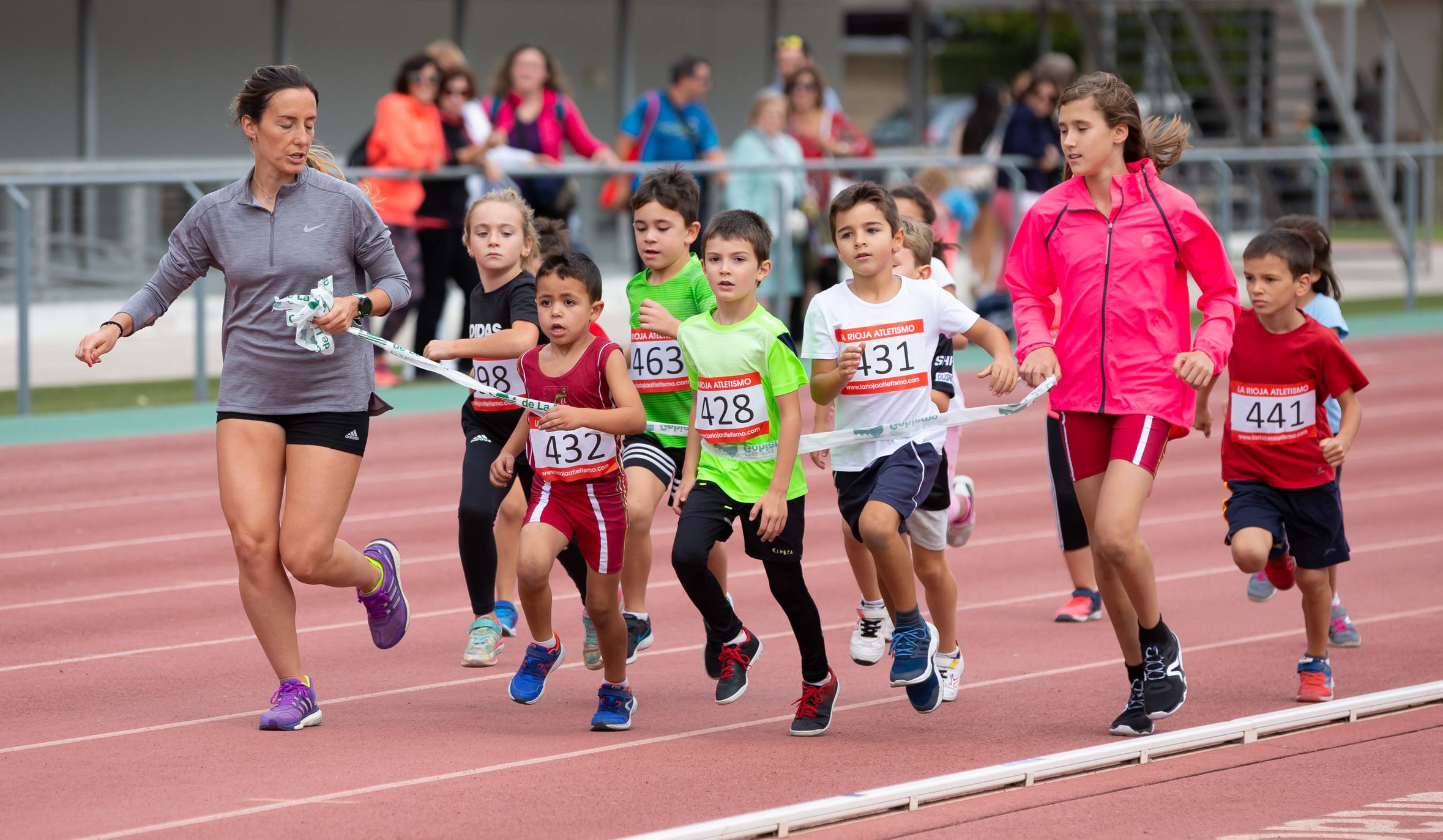 El 1.000 Popular en el Adarraga, la fiesta del atletismo 