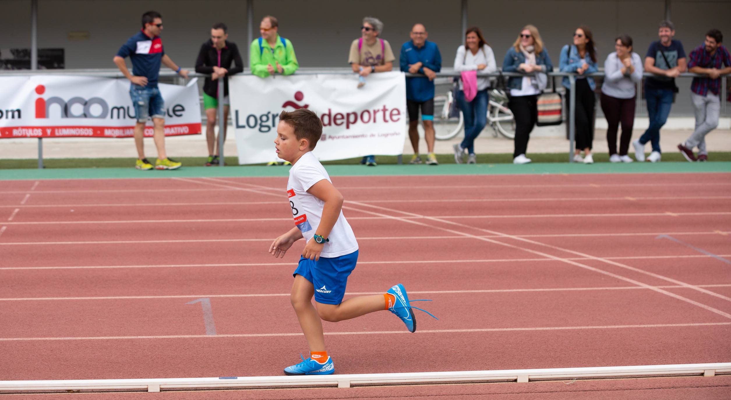 El 1.000 Popular en el Adarraga, la fiesta del atletismo 