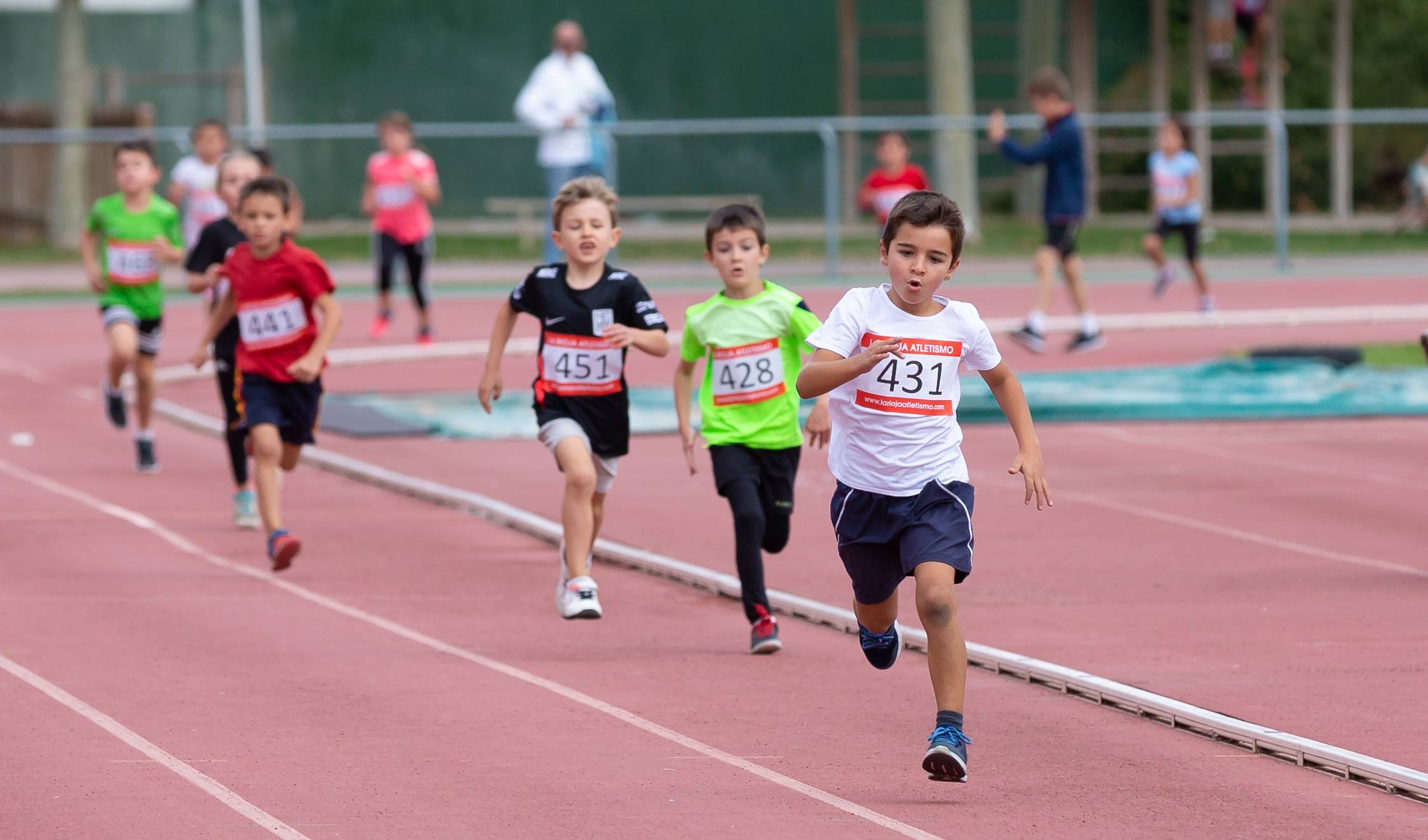 El 1.000 Popular en el Adarraga, la fiesta del atletismo 