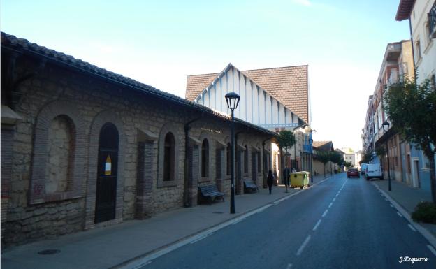 Imagen principal - Bodegas Riojanas, en Cenicero, finca de Valpiedra, también en Cenicero, y mirador junto a Viña Salceda