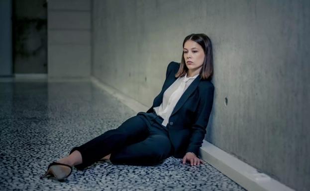 La protagonista de 'Bad Banks', en un fotograma de la serie.