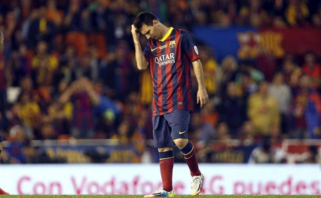Leo Messi, cabizabjo en un partido con el Barcelona en 2014