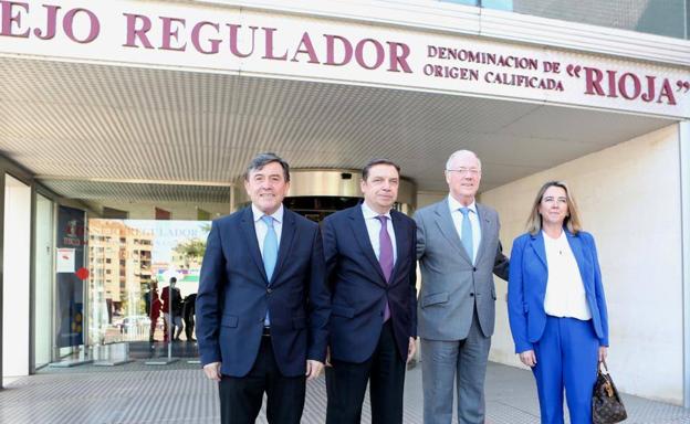 Imagen principal - Visita del ministro de Agricultura al Consejo Regulador de la DOCa Rioja.