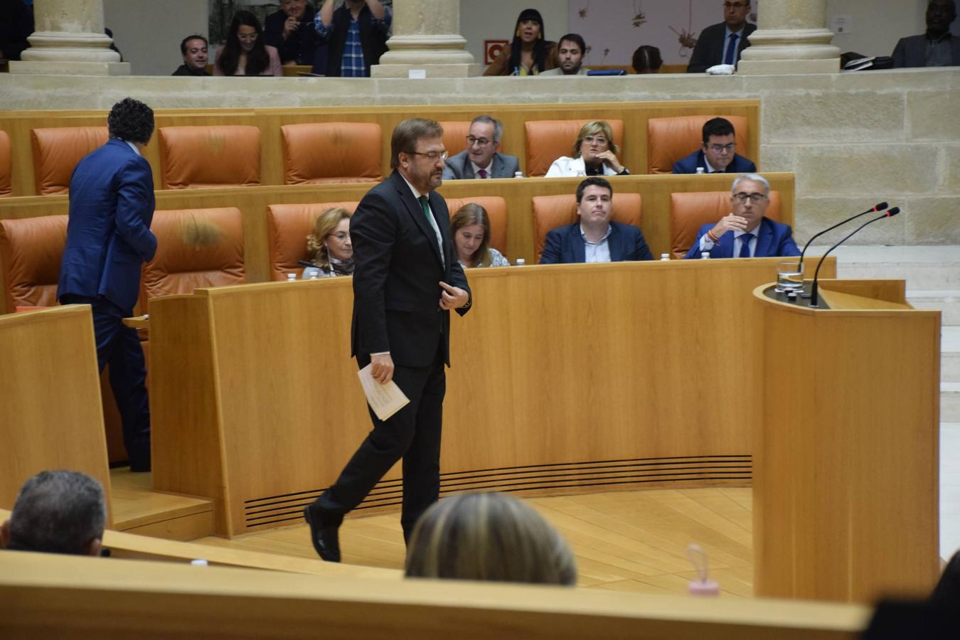 Sesión plenaria en el Parlamento de La Rioja. 