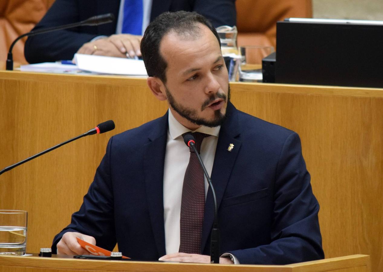 Sesión plenaria en el Parlamento de La Rioja. 