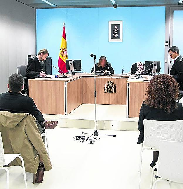 llloro y Ana Carmen Sainz, en el juicio del pasado enero.