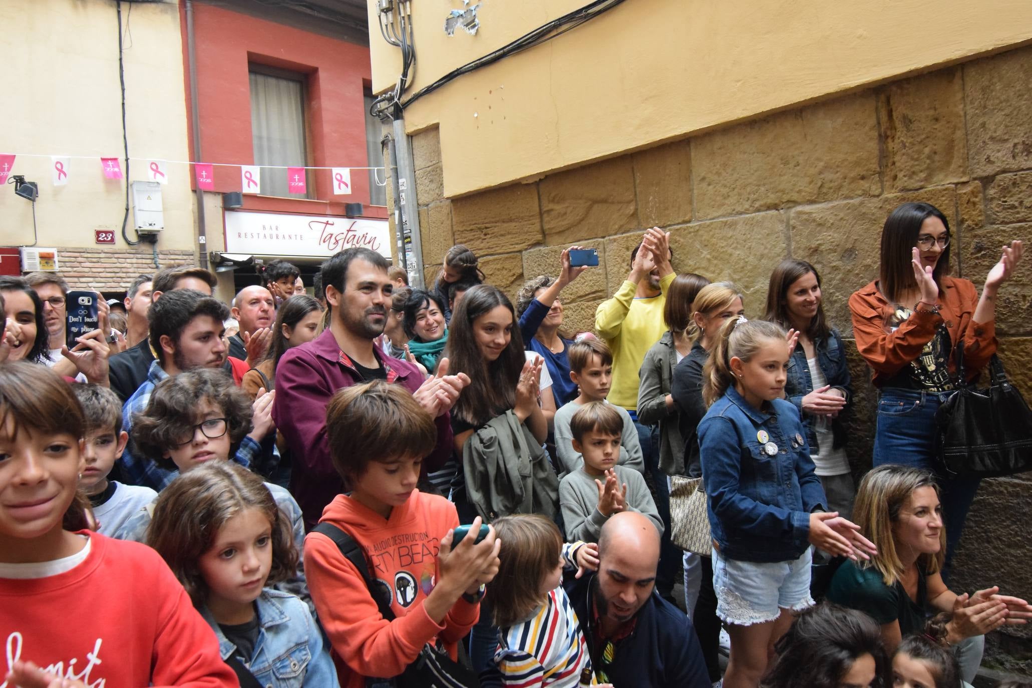 El acto ha incluido un concierto y una firma de discos. 