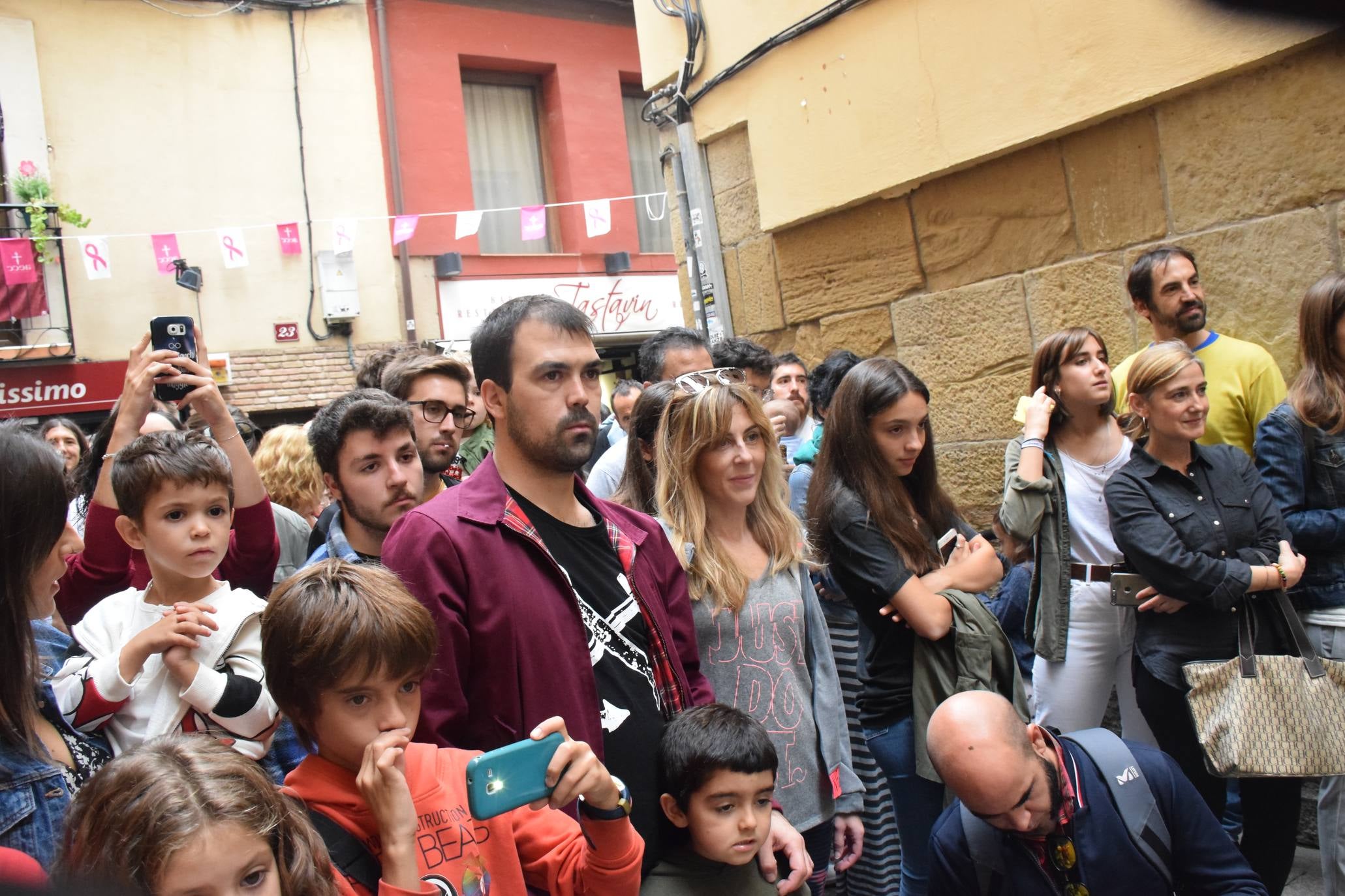 El acto ha incluido un concierto y una firma de discos. 