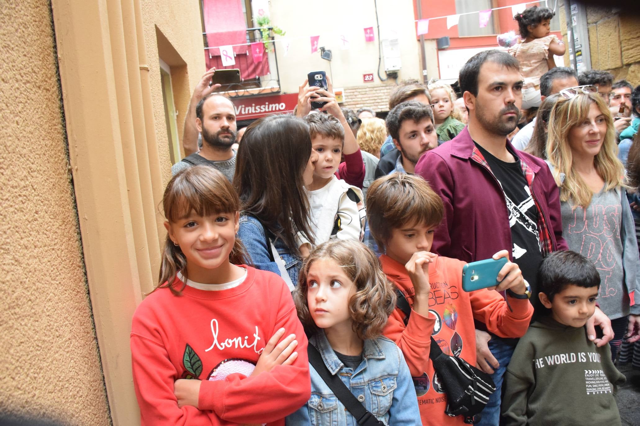 El acto ha incluido un concierto y una firma de discos. 