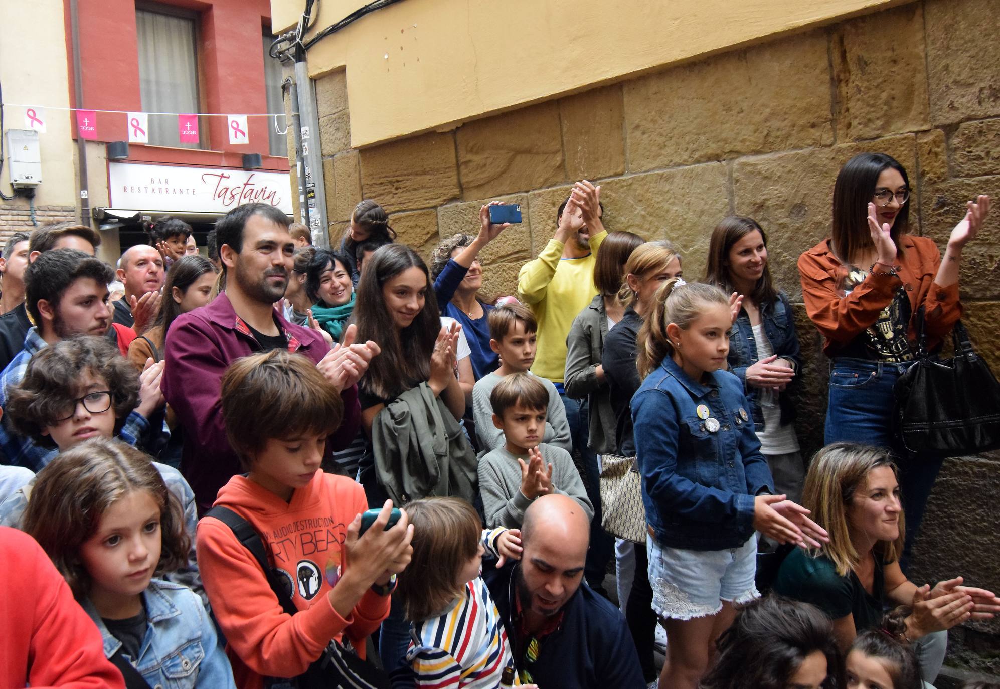 El acto ha incluido un concierto y una firma de discos. 