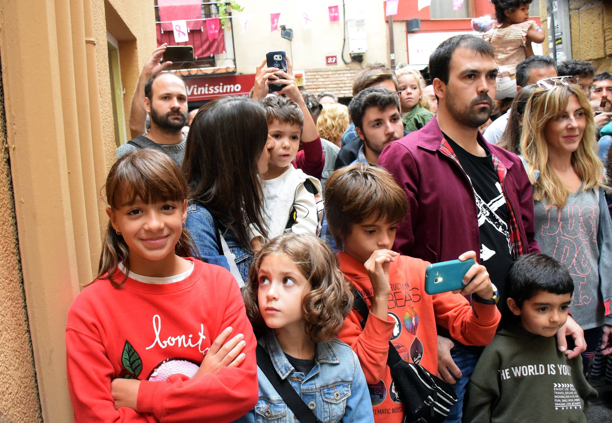 El acto ha incluido un concierto y una firma de discos. 