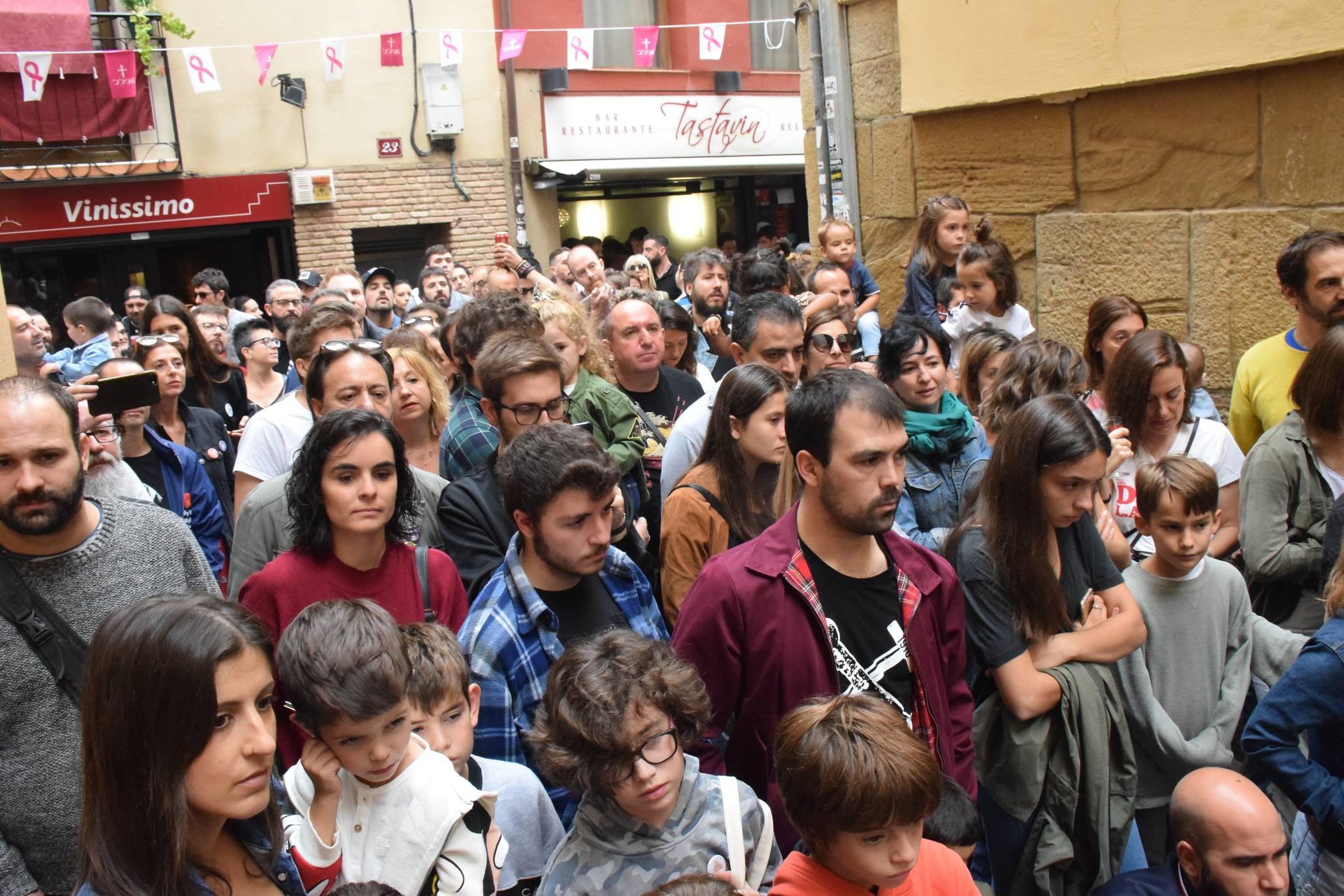 El acto ha incluido un concierto y una firma de discos. 