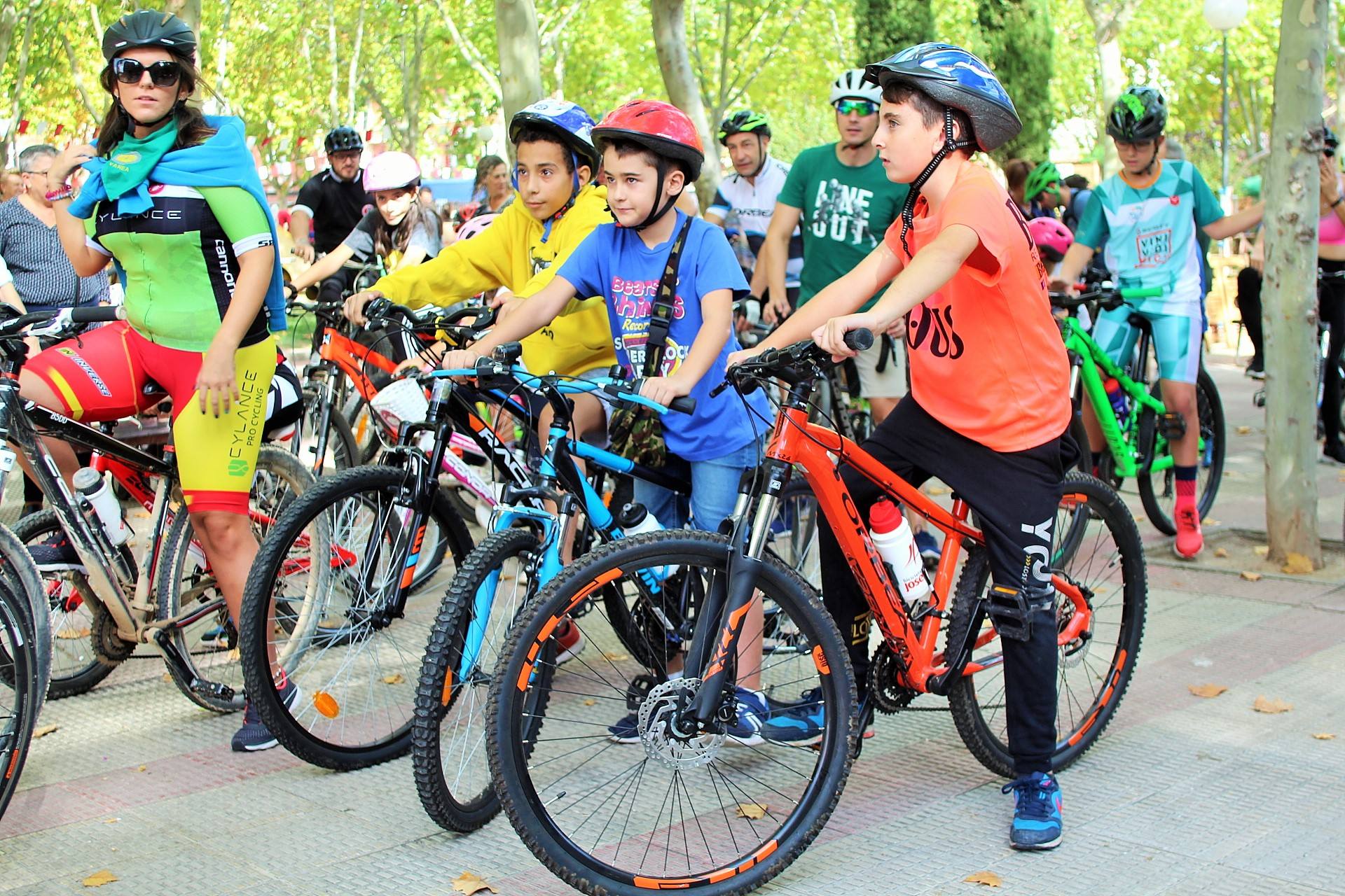 Reunió a vecinos y seguidores de la ciclista en la cita dominical de las fiestas del barrio logroñés Varea