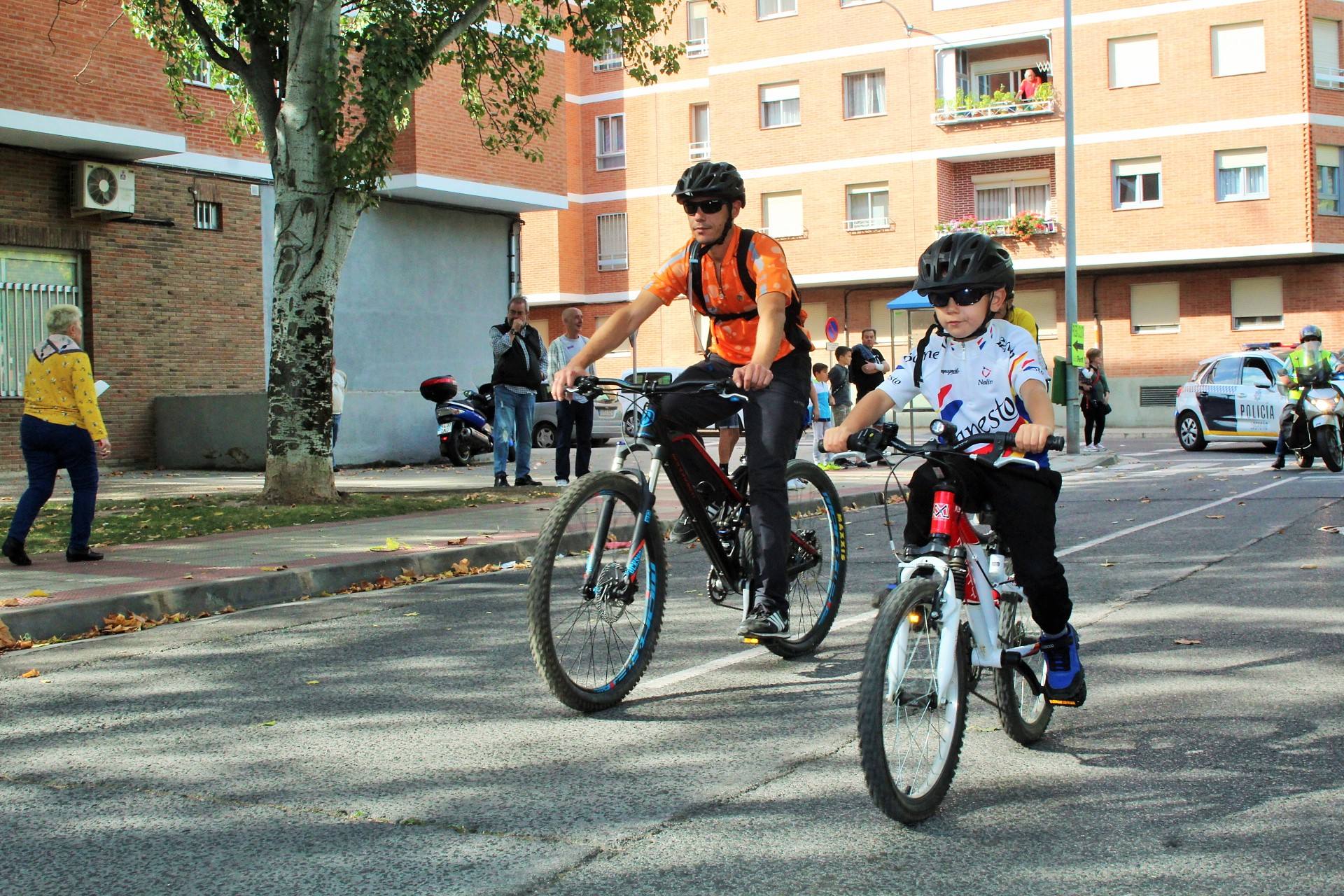 Reunió a vecinos y seguidores de la ciclista en la cita dominical de las fiestas del barrio logroñés Varea