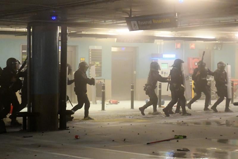 Fotos: Protestas en Cataluña al conocerse la condena de los líderes independentistas