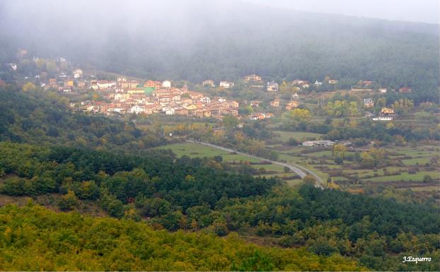 Imagen principal - Vista de El Rasillo desde el camino a Villoslada, un rincón de Ortigosa y roble seco en la ruta