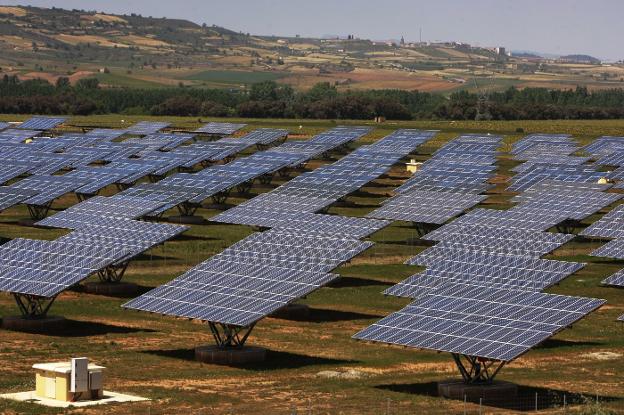 Instalaciones de placas solares en Torremontalbo, La Rioja, en el término conocido como Somalo