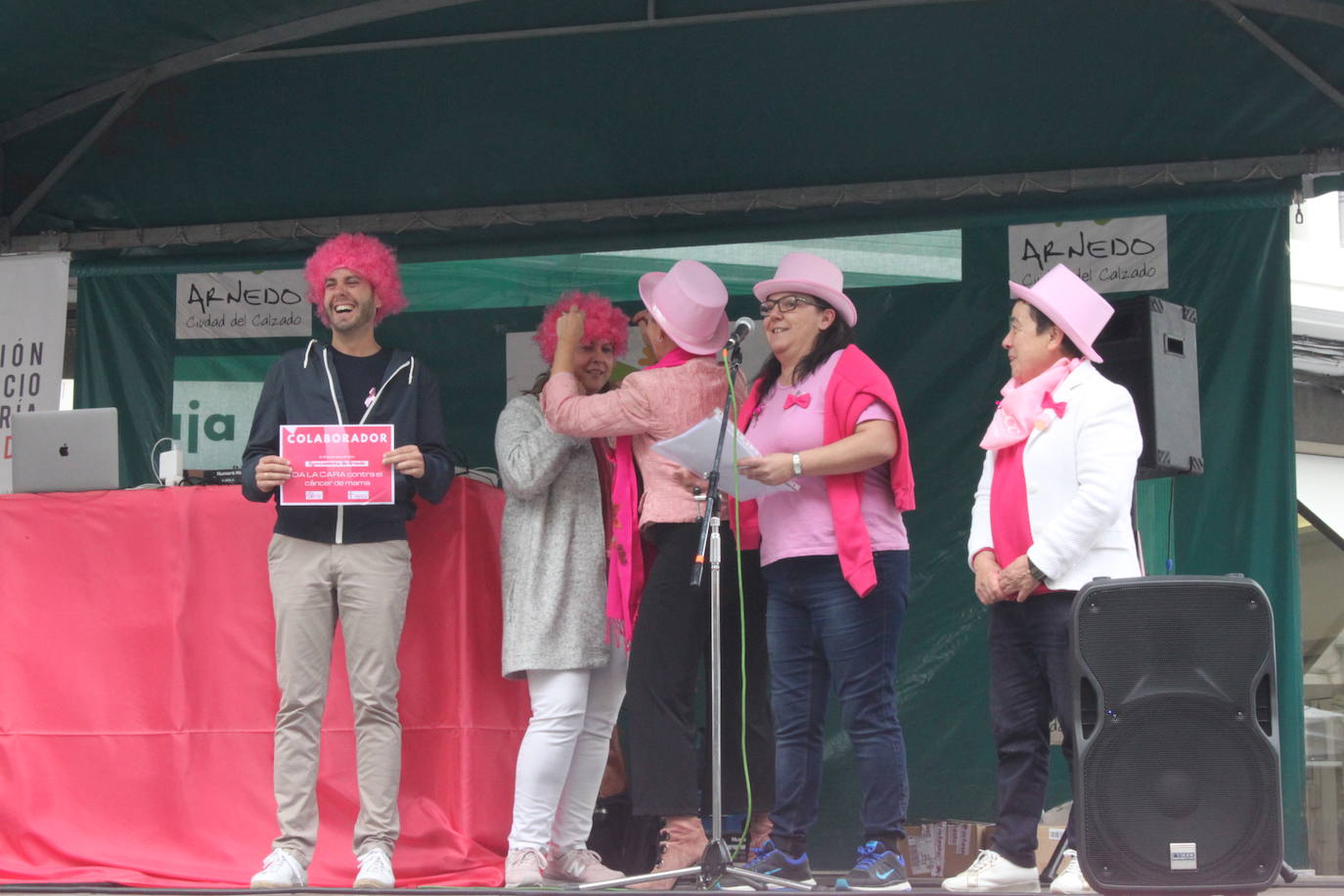 Arnedo se ha teñido de rosa en una mañana que ha reunido a público de todas las edades