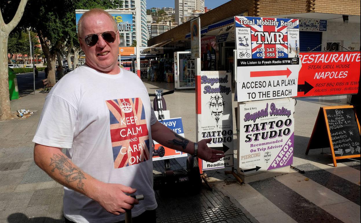 Un turista británico, en Benidorm(Alicante).