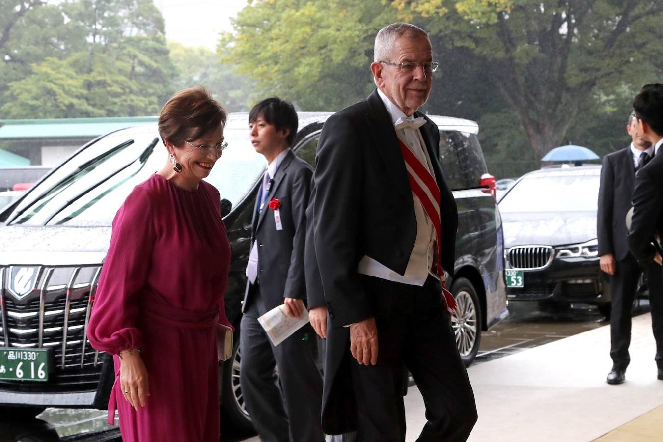 El presidente austriaco, Alexander Van der Bellen y su mujer.