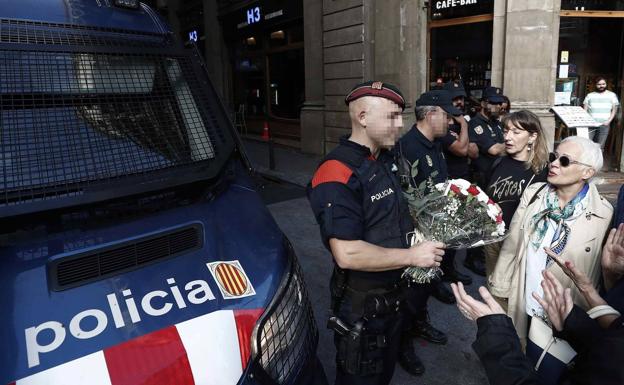 La cúpula de los Mossos trata de aplacar el malestar de los agentes por la falta de apoyo político