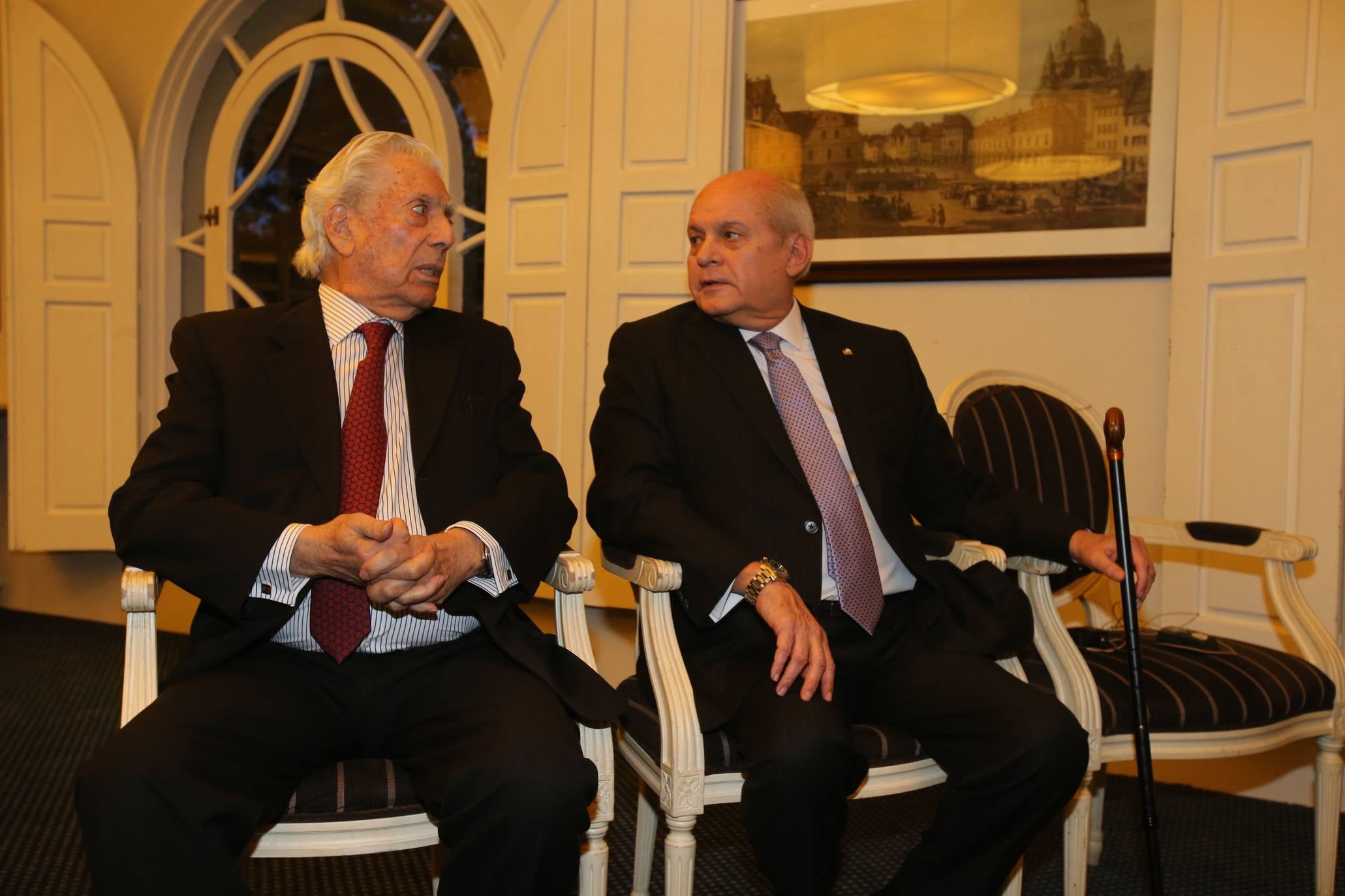 Vargas Llosa abre las Jornadas Futuro en Español en una conversación con Pedro Cateriano en el Círculo Logroñés