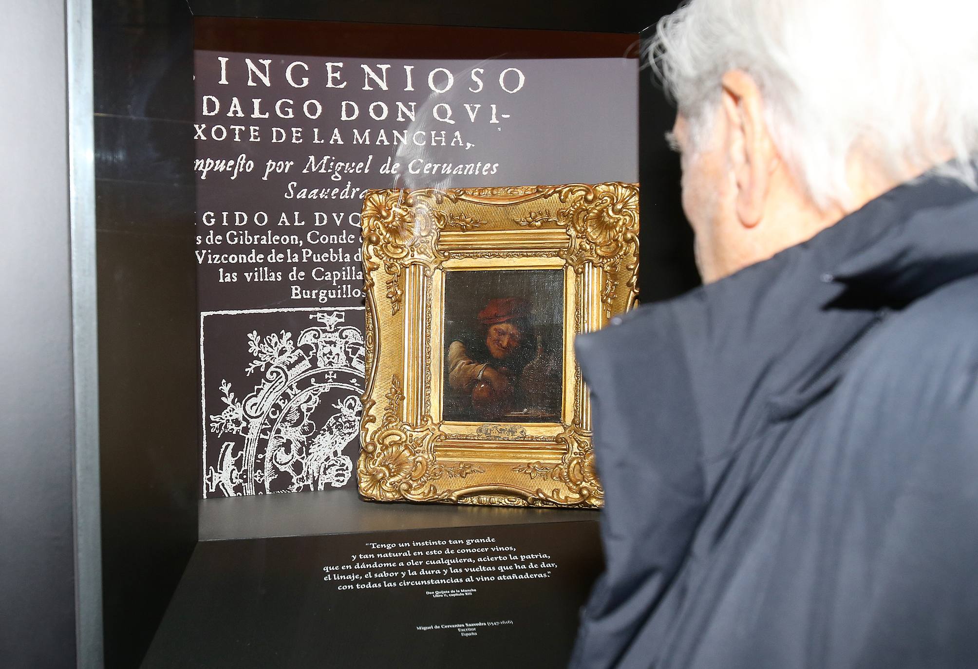 El Nobel hispano-peruano, Mario Vargas Llosa, visitó el martes el Museo Vivanco. El escritor abrirá este miércoles en Logroño la novena edición de Futuro en Español, que reunirá además a una veintena de expertos para debatir sobre 'Educación y transformación digital'