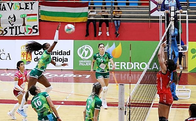 Un partido anterior del May Deco. 