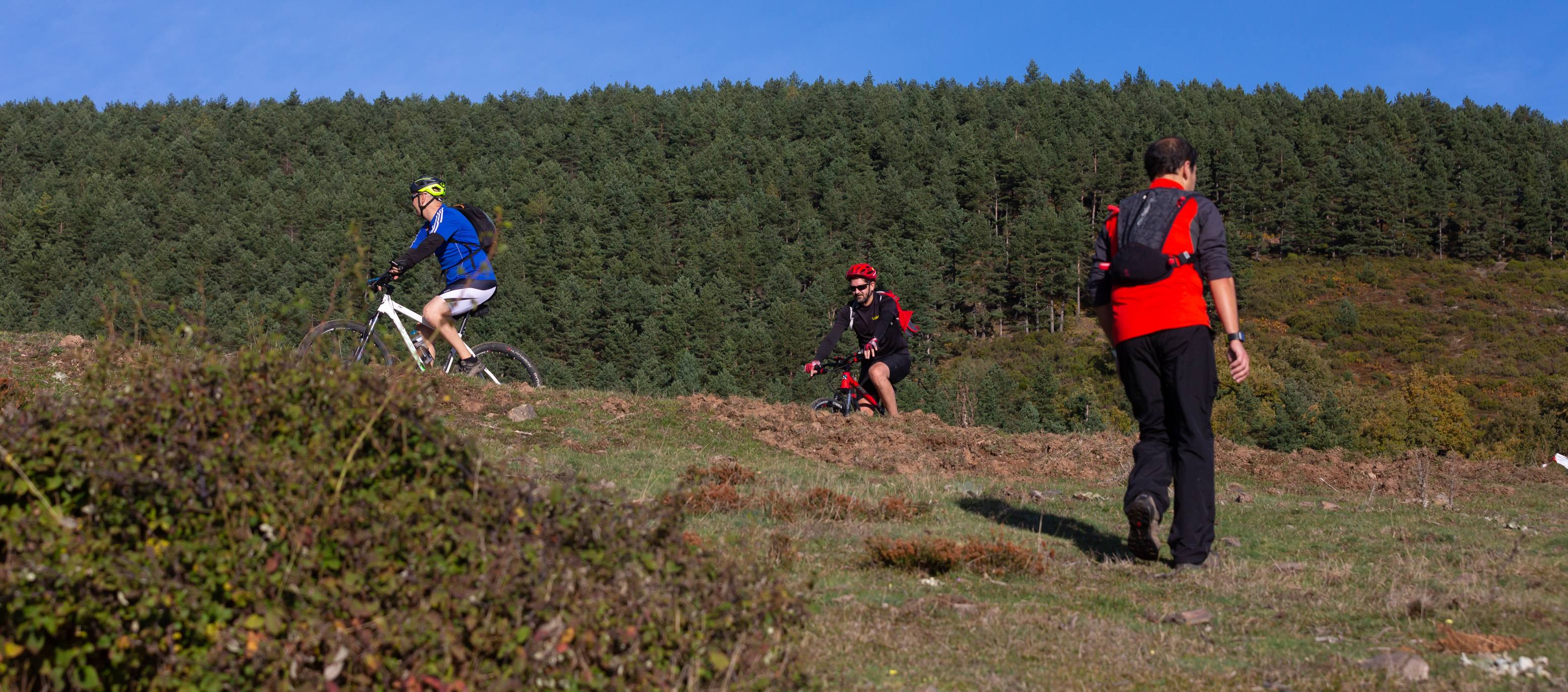 La marcha otoñal ha reunido a 450 senderistas 