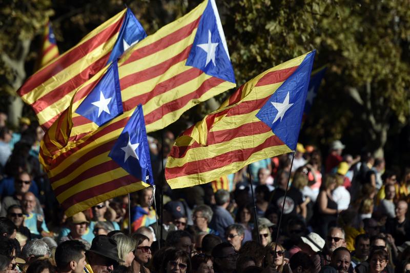 Miles de personas se concentran en Barcelona para protestar por la sentencia del 'procés'.