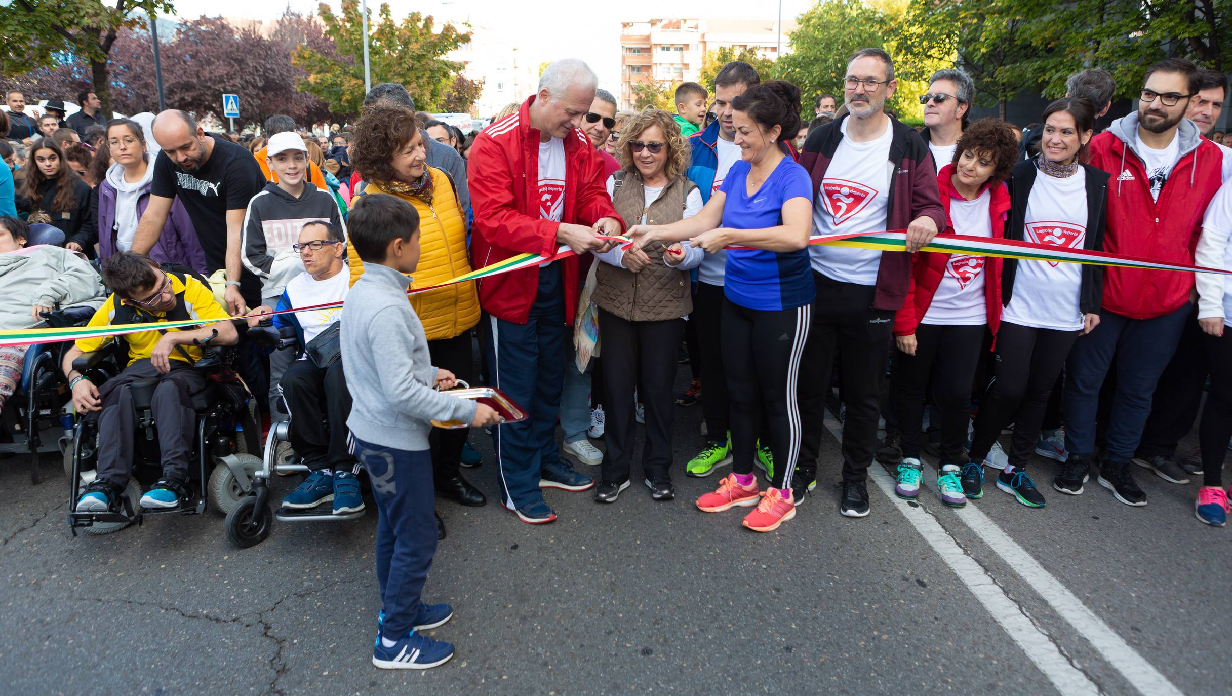 Los marchosos tienen que completar un recorrido llano de 19 kilómetros, desde la capital riojana hacia Villamediana de Iregua, Alberite y Lardero