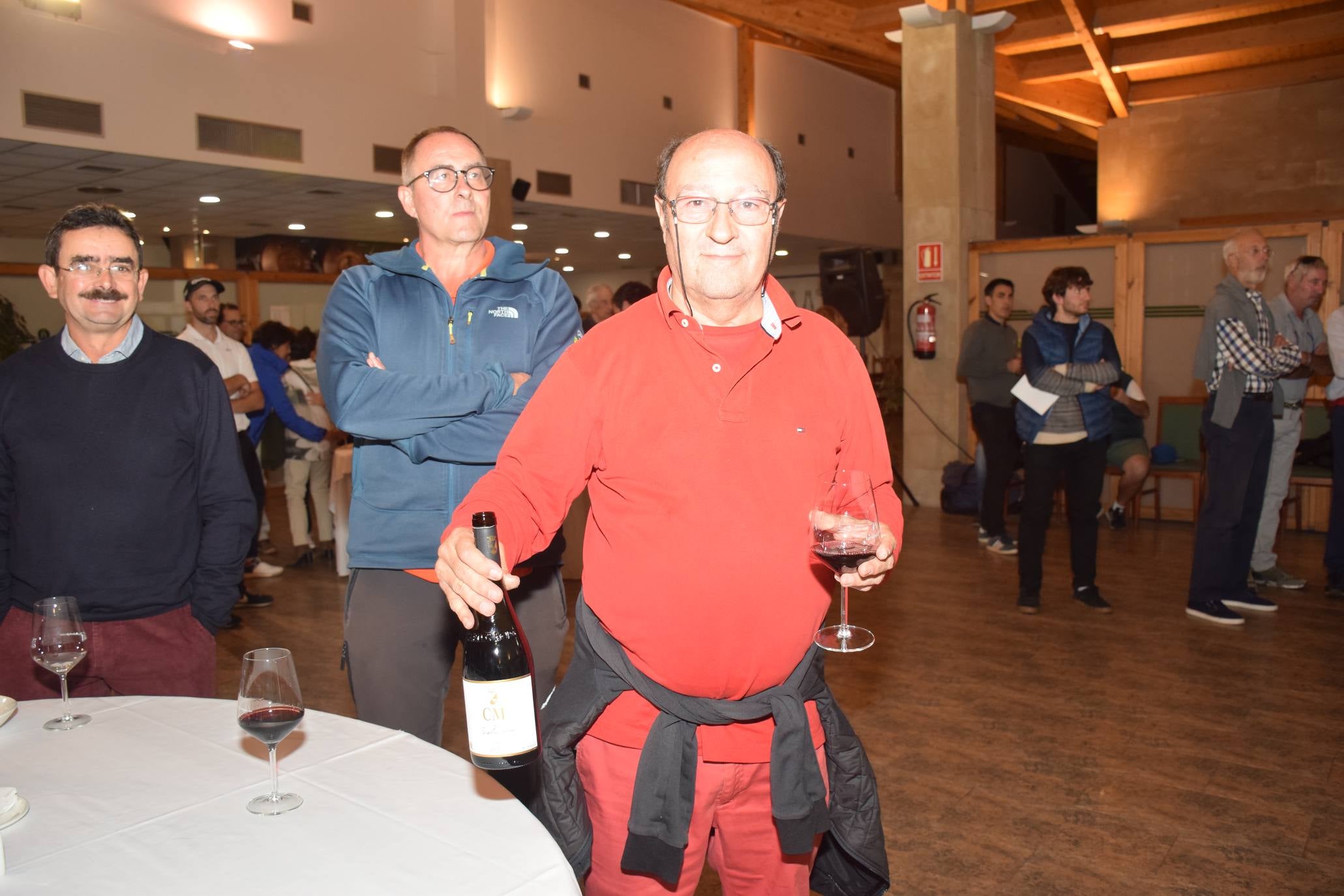 Los jugadores disfrutaron de la cata de dos vinos de Bodegas Carlos Moro antes de la entrega de premios.