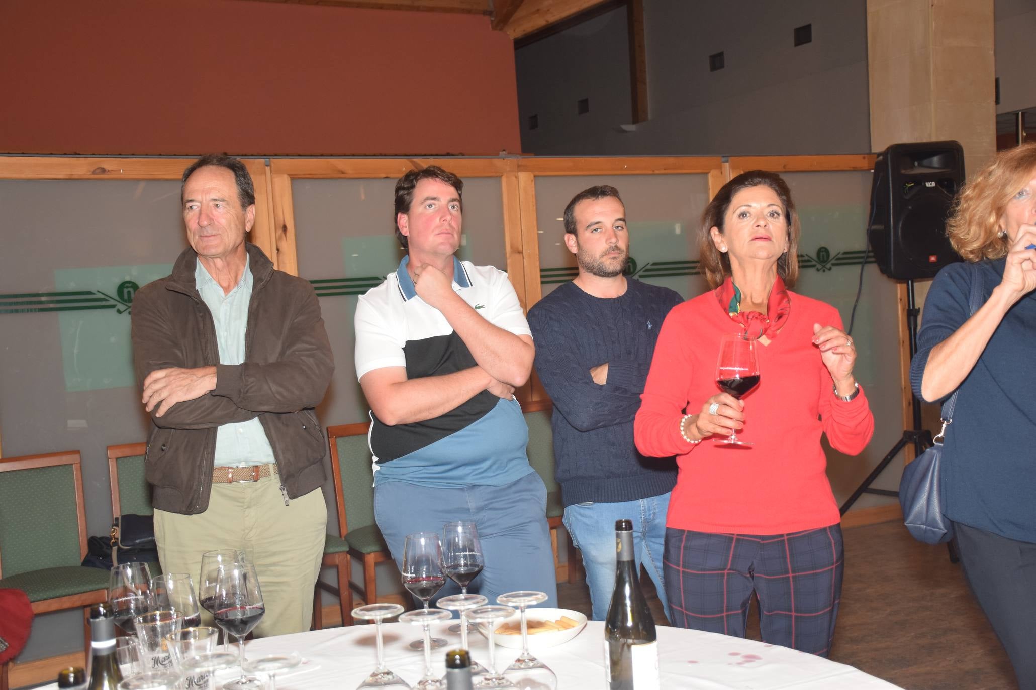 Los jugadores disfrutaron de la cata de dos vinos de Bodegas Carlos Moro antes de la entrega de premios.