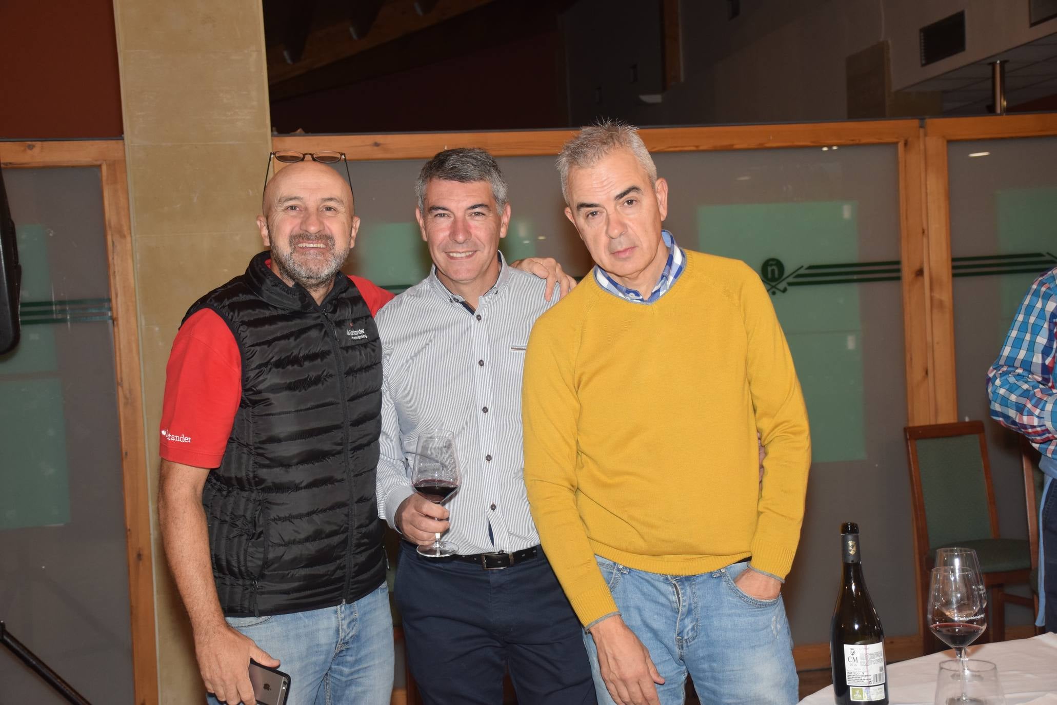 Los jugadores disfrutaron de la cata de dos vinos de Bodegas Carlos Moro antes de la entrega de premios.