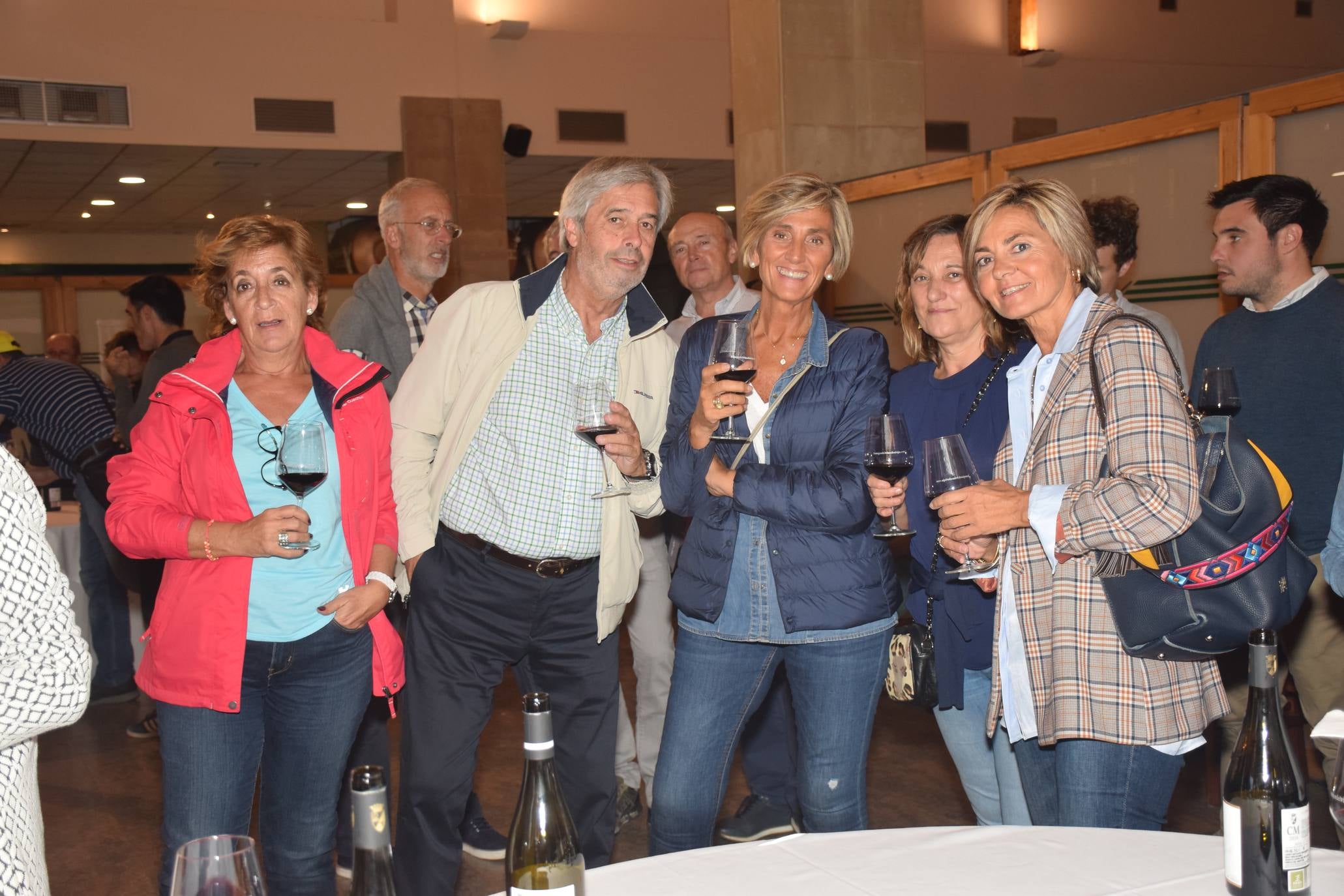 Los jugadores disfrutaron de la cata de dos vinos de Bodegas Carlos Moro antes de la entrega de premios.