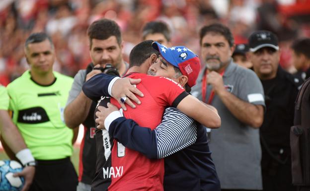 Maradona y Máxi Rodríguez