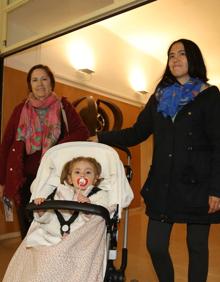 Imagen secundaria 2 - Arriba, Olga Hernáez, Beatriz Cerezuela y Arturo Astorga. Abajo, a la izquierda, María Vega García, Maripaz Jiménez, Conchi Sáez y Charo Ramírez.Y abajo a la derecha, Marían Rodríguez, Nerea Saola y la niña Aitana Muñoz.