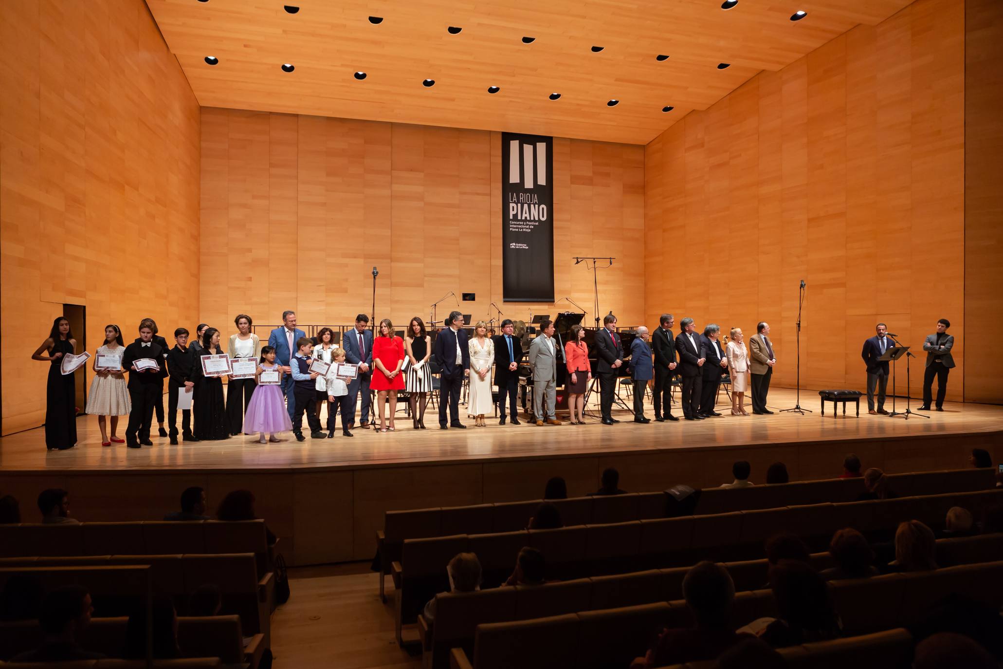 Este miércoles ha tenido lugar en el Riojafórum el festival de piano donde se galardonó a los pianistas vencedores de las diferentes categorías. Una jornada lúdica donde se interpretaron algunas de las piezas más conocidas del género musical