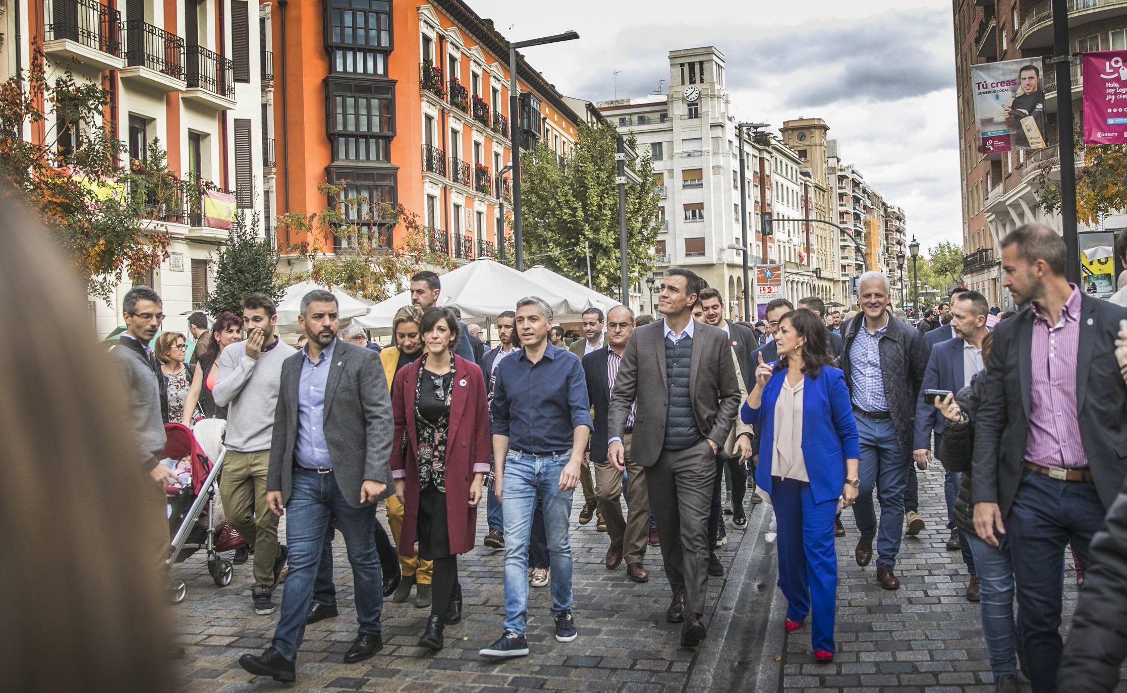 Sánchez ha paseado por el centro de la capital riojana.