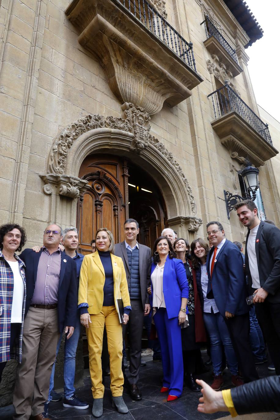 Sánchez ha paseado por el centro de la capital riojana.