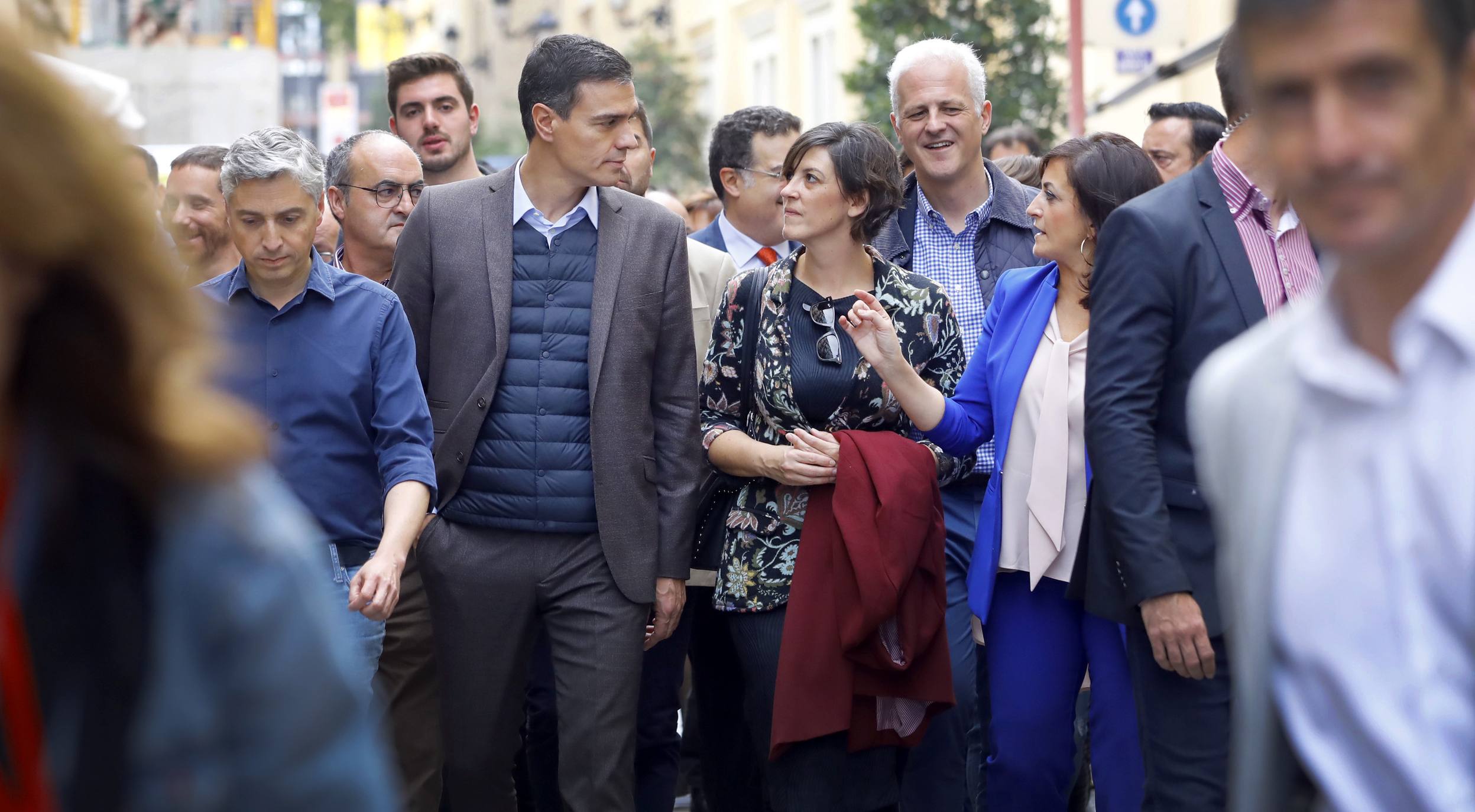 Sánchez ha paseado por el centro de la capital riojana.