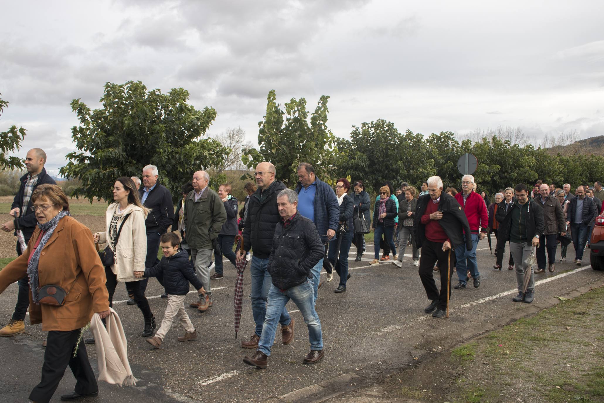 La localidad ha salido a la calle a pesar de la lluvia para celebrar el aniversario