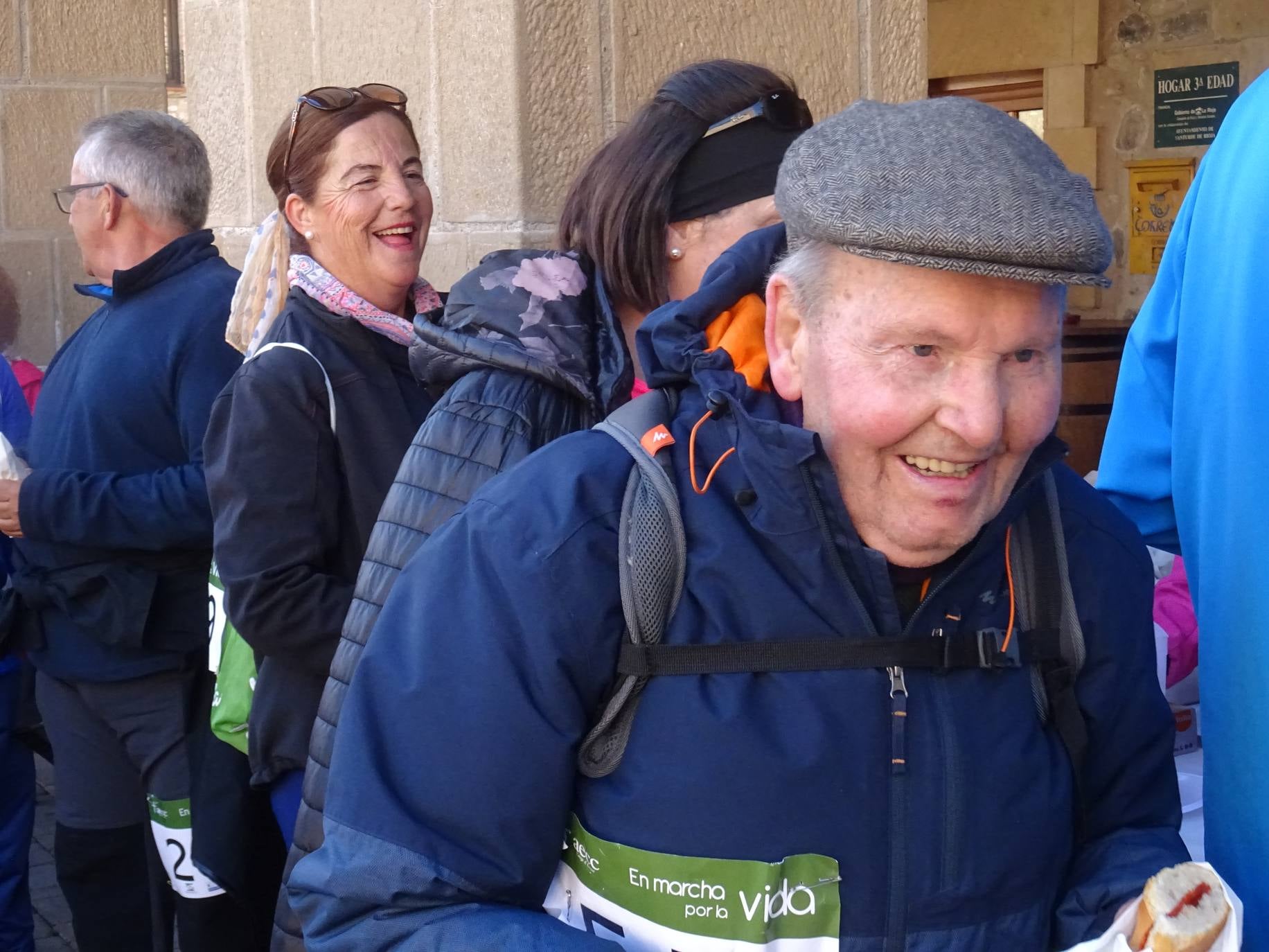 Paseo 'Por la vida', celebrado entre Santo Domingo de la Calzada y Santurde de Rioja, a beneficio de la AECC de La Rioja