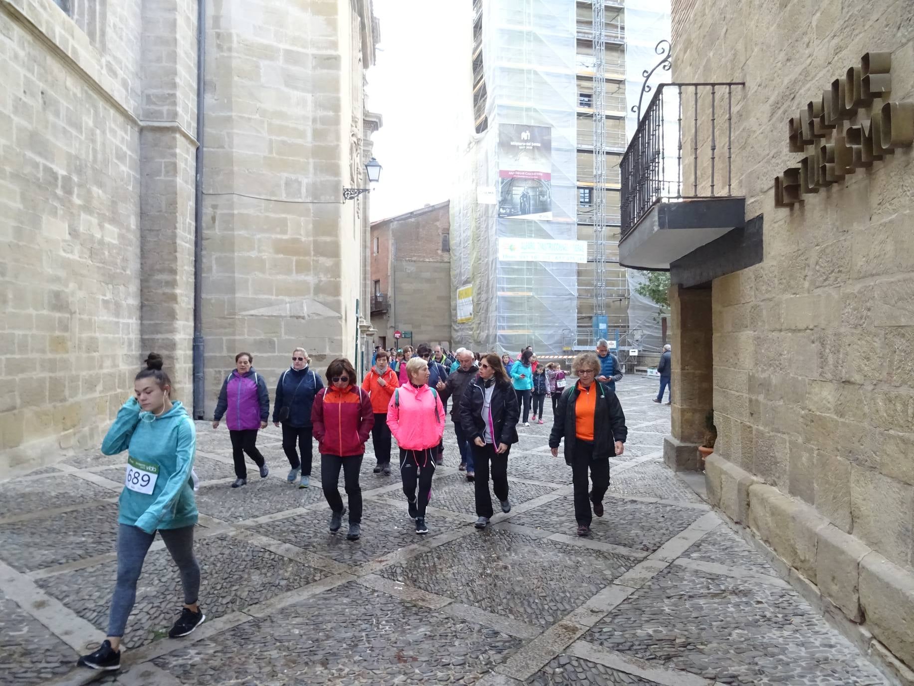 Paseo 'Por la vida', celebrado entre Santo Domingo de la Calzada y Santurde de Rioja, a beneficio de la AECC de La Rioja